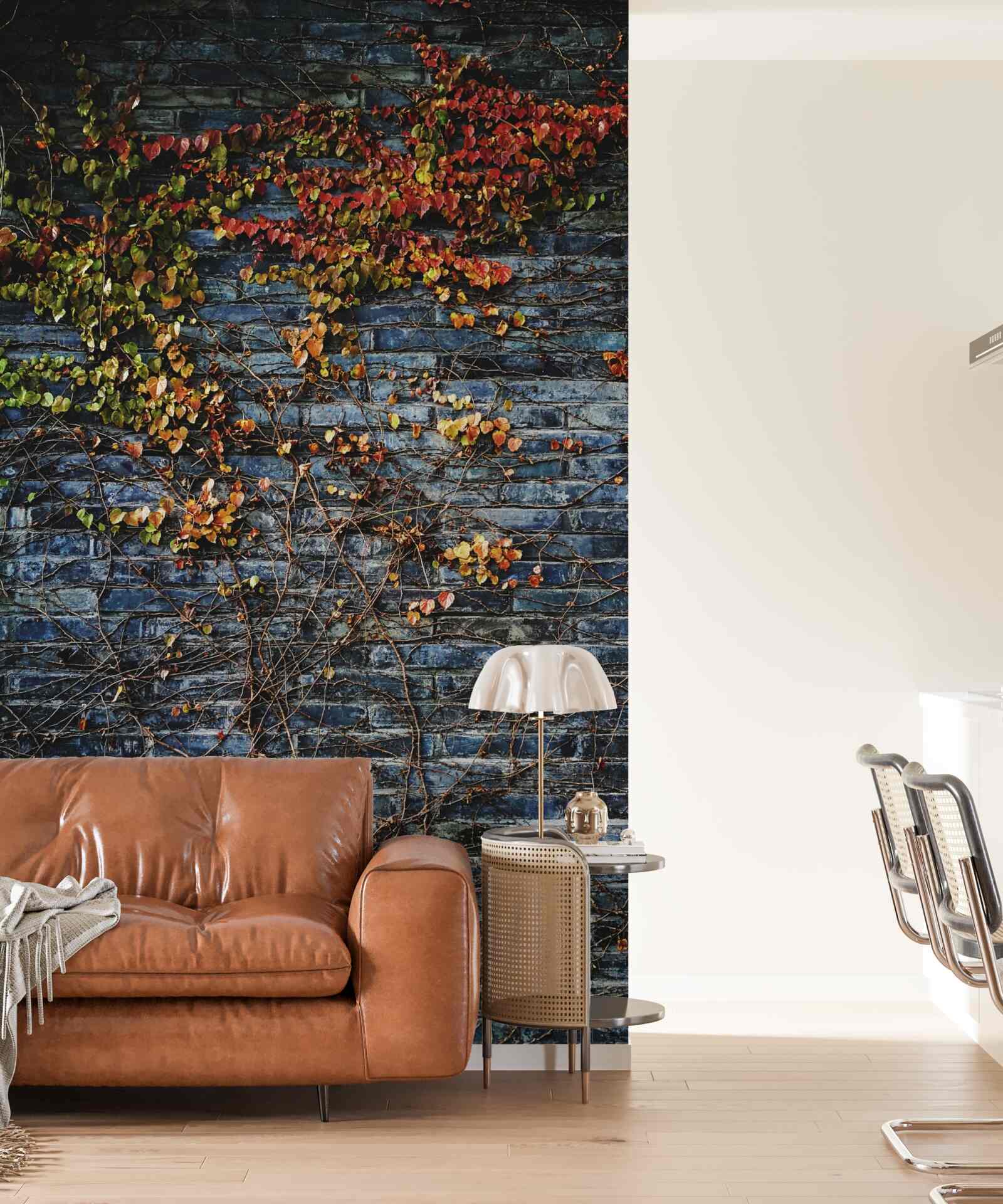 Fototapeta brečtan stekajúci po tehlovej stene