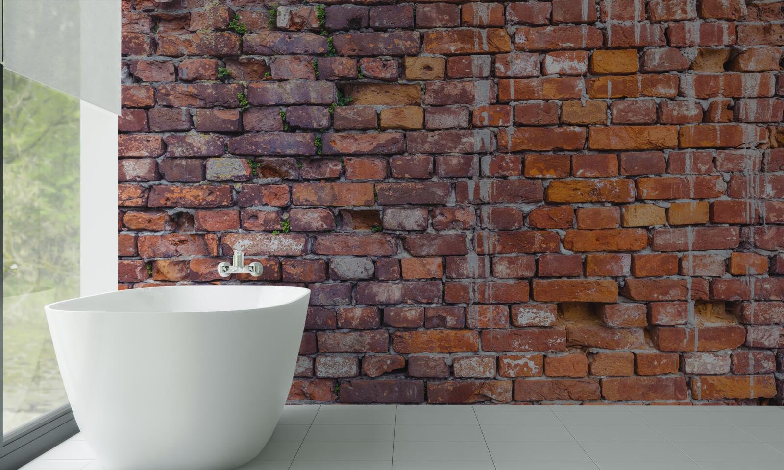 Fototapeta zateká na historickú tehlovú stenu