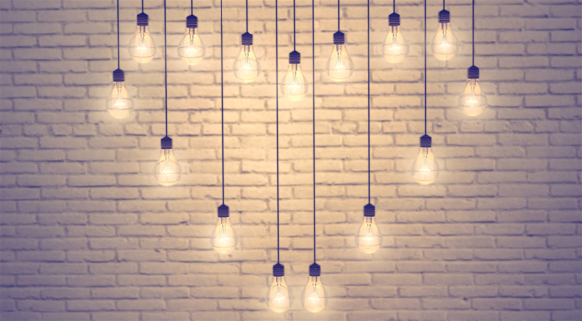 Fototapeta na pozadí steny cyprusovej farby je srdce vytvorené zo žiariviek