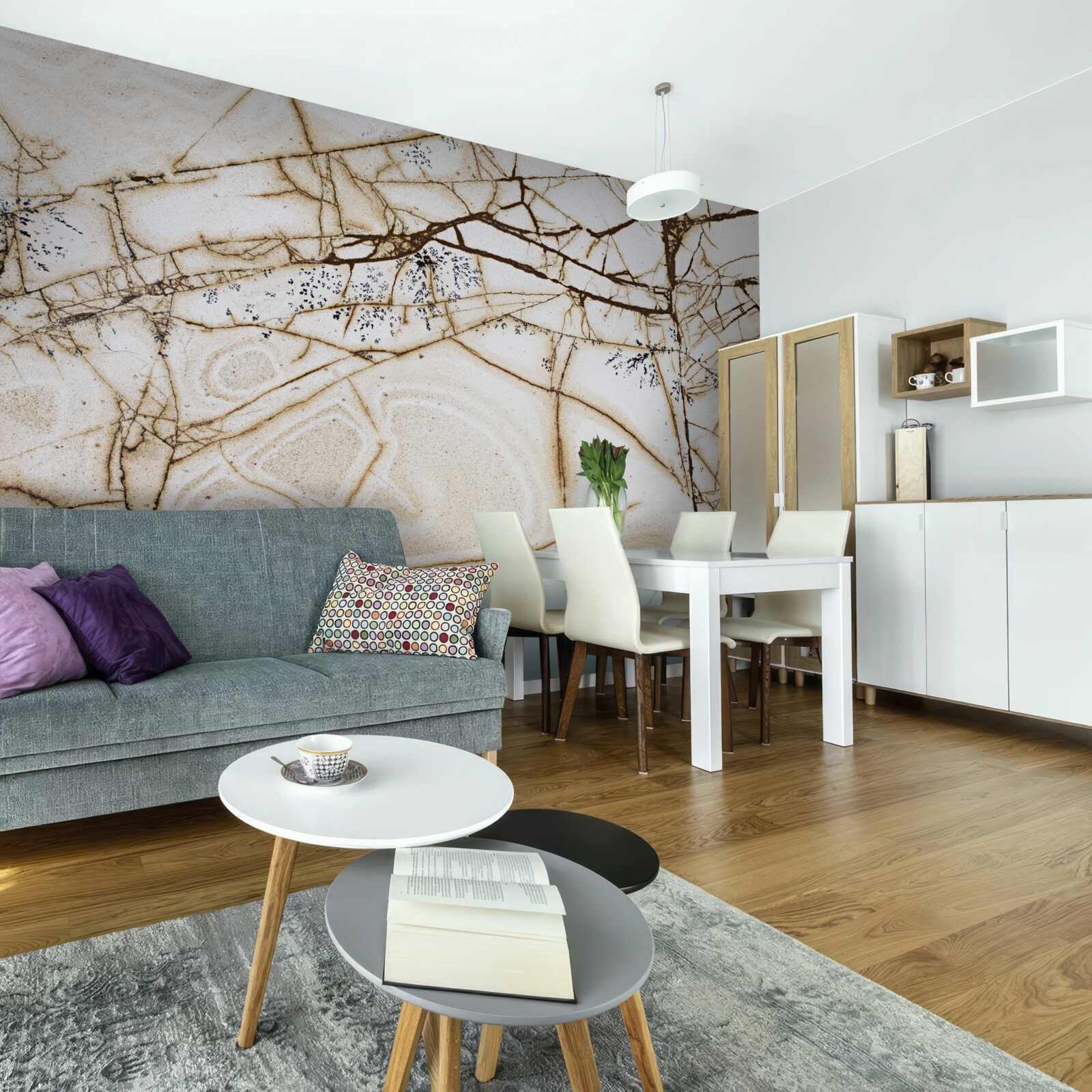 Fototapeta pozadie s popraskaným svetlým mramorom