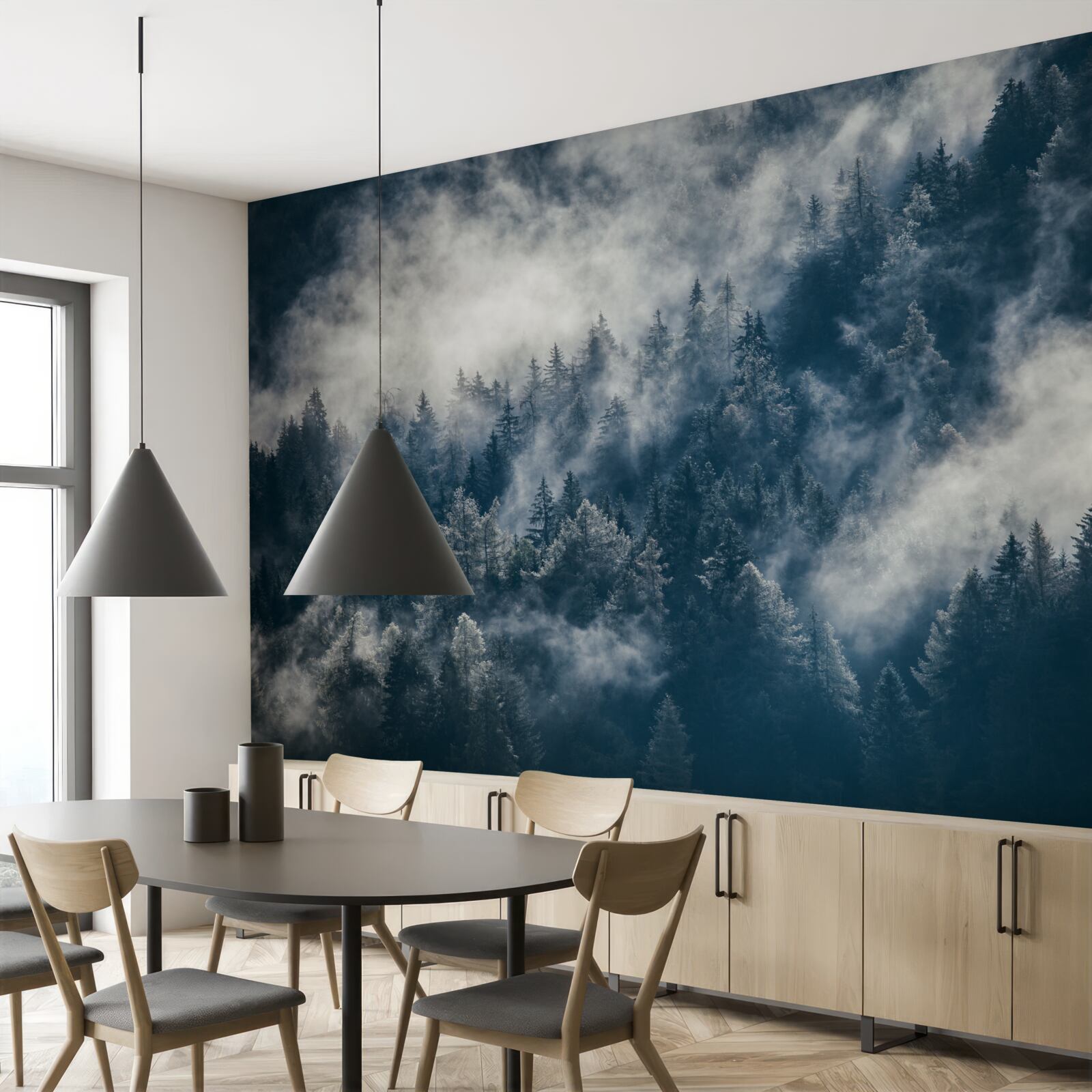 Fototapeta les v noci pokrýva hustá hmla