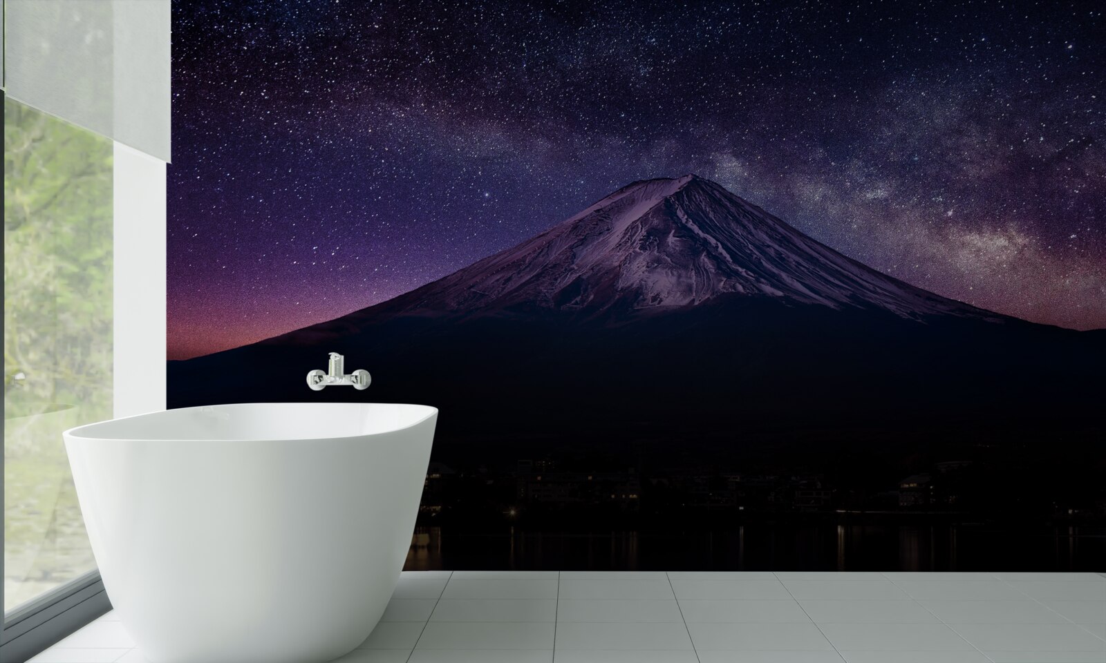 Fototapeta hviezdna obloha s fialovým odtieňom nad vrcholom hory