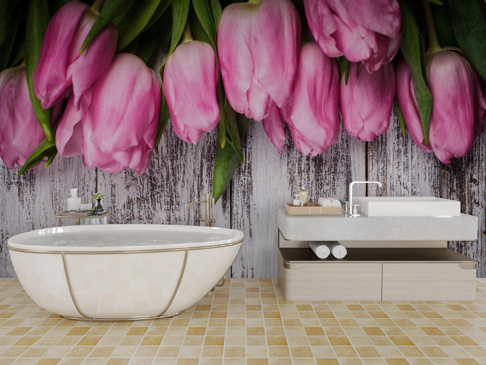 Fototapeta ružové tulipány na drevenom pozadí