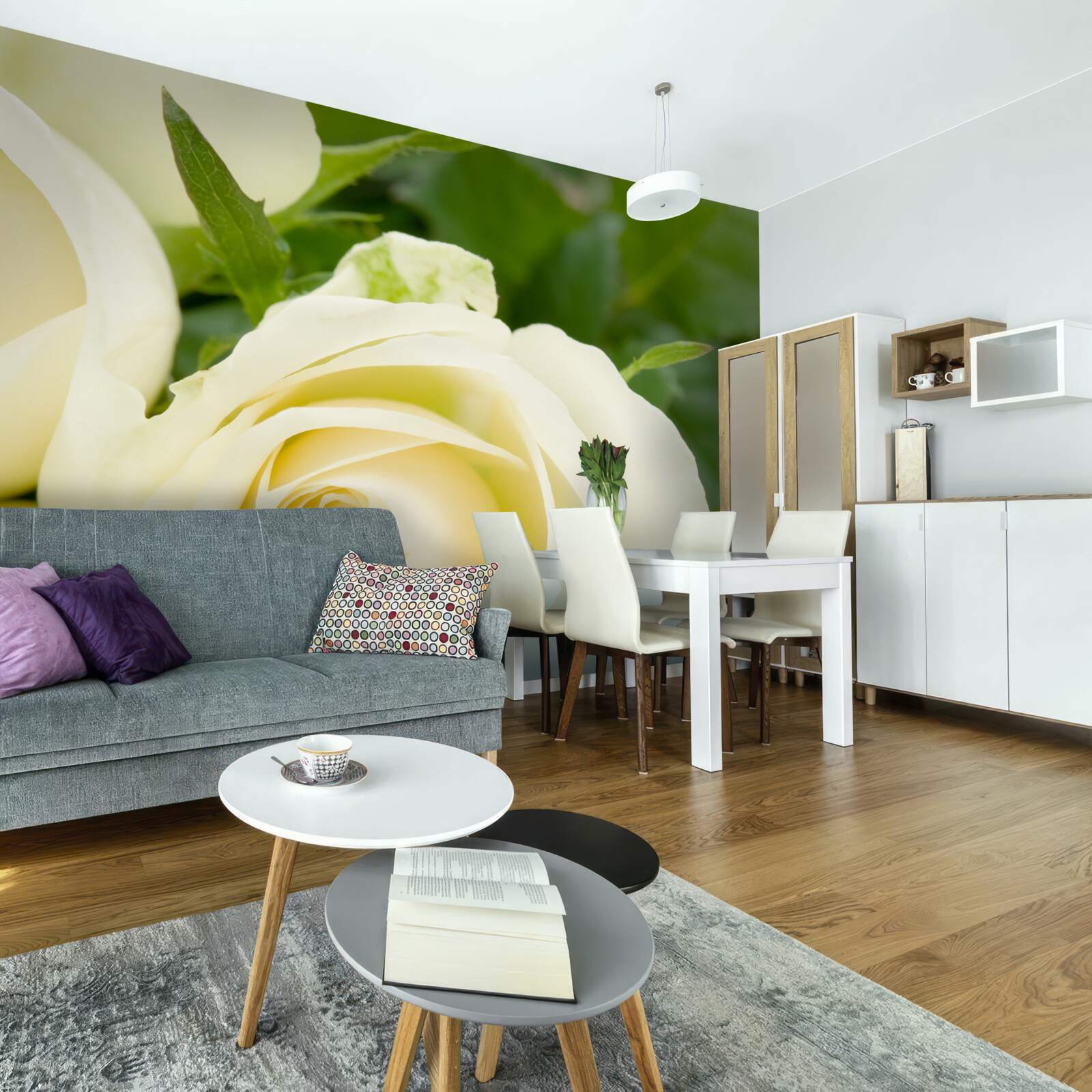 Fototapeta béžová ruža so zelenými listami