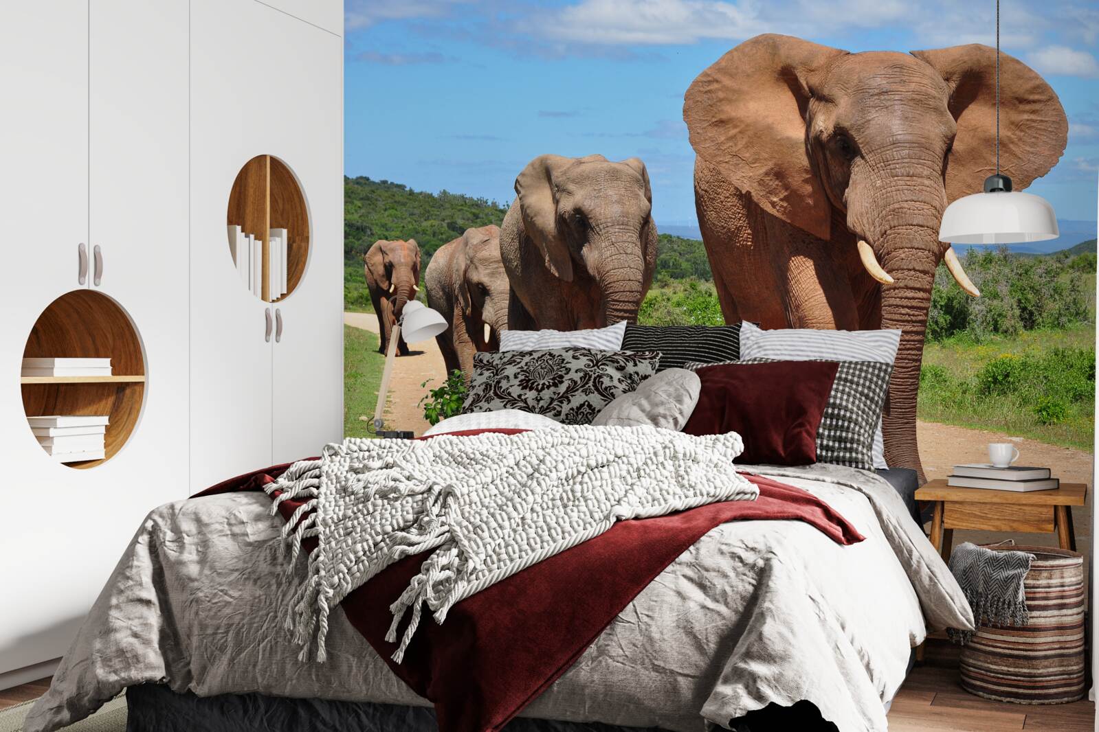 Fototapeta skupina slonov sa vracia domov cez piesočný terén