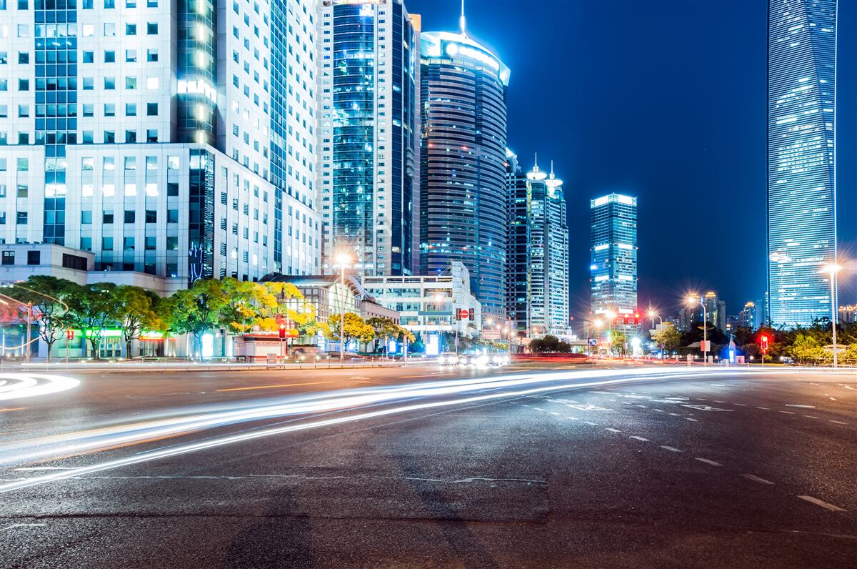 Fototapeta nočná mestská diaľnica bez jedinej duše