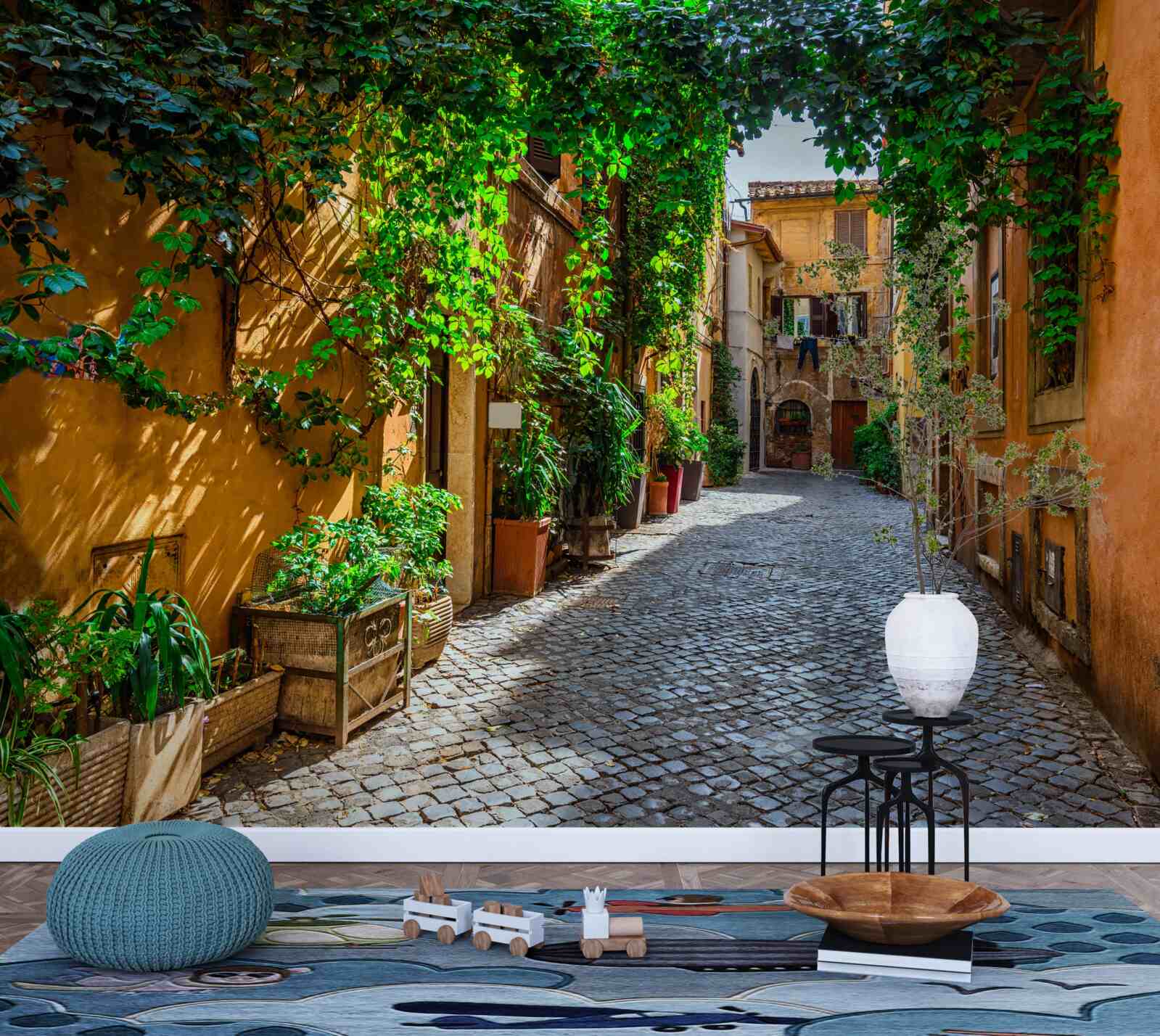 Fototapeta Taliansky dvor obklopený zeleňou je plný pohodlia