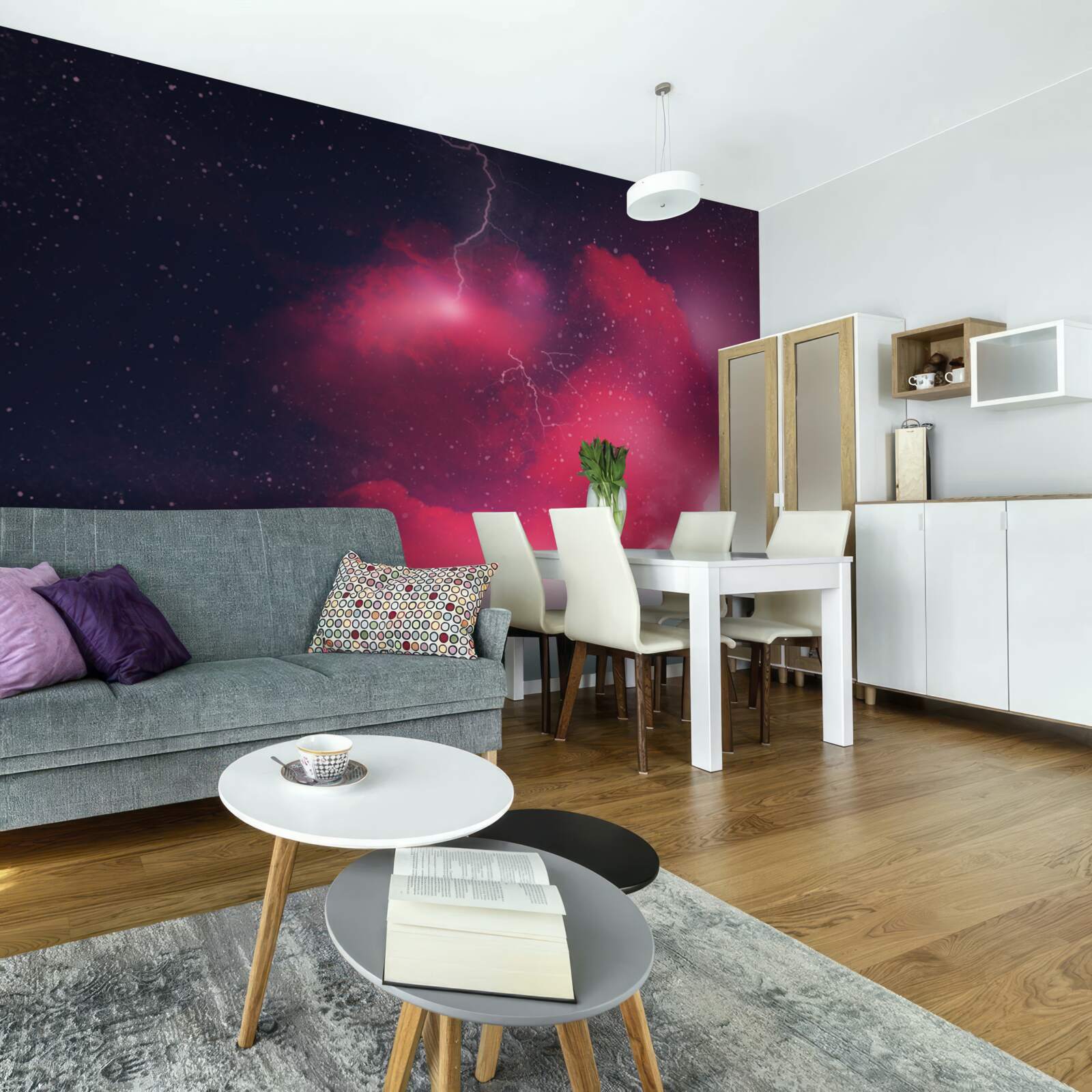 Fototapeta v karmínovom priestore sa blýska búrka