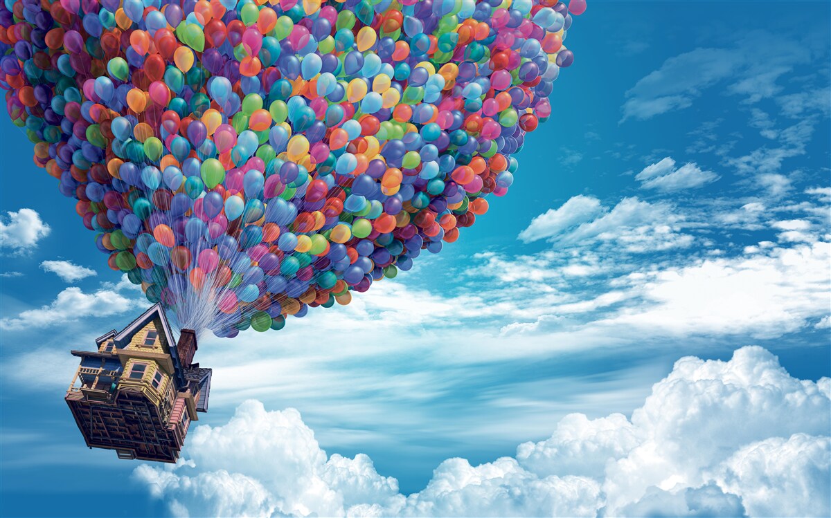 Fototapeta dom s mnohými lietajúcimi loptičkami