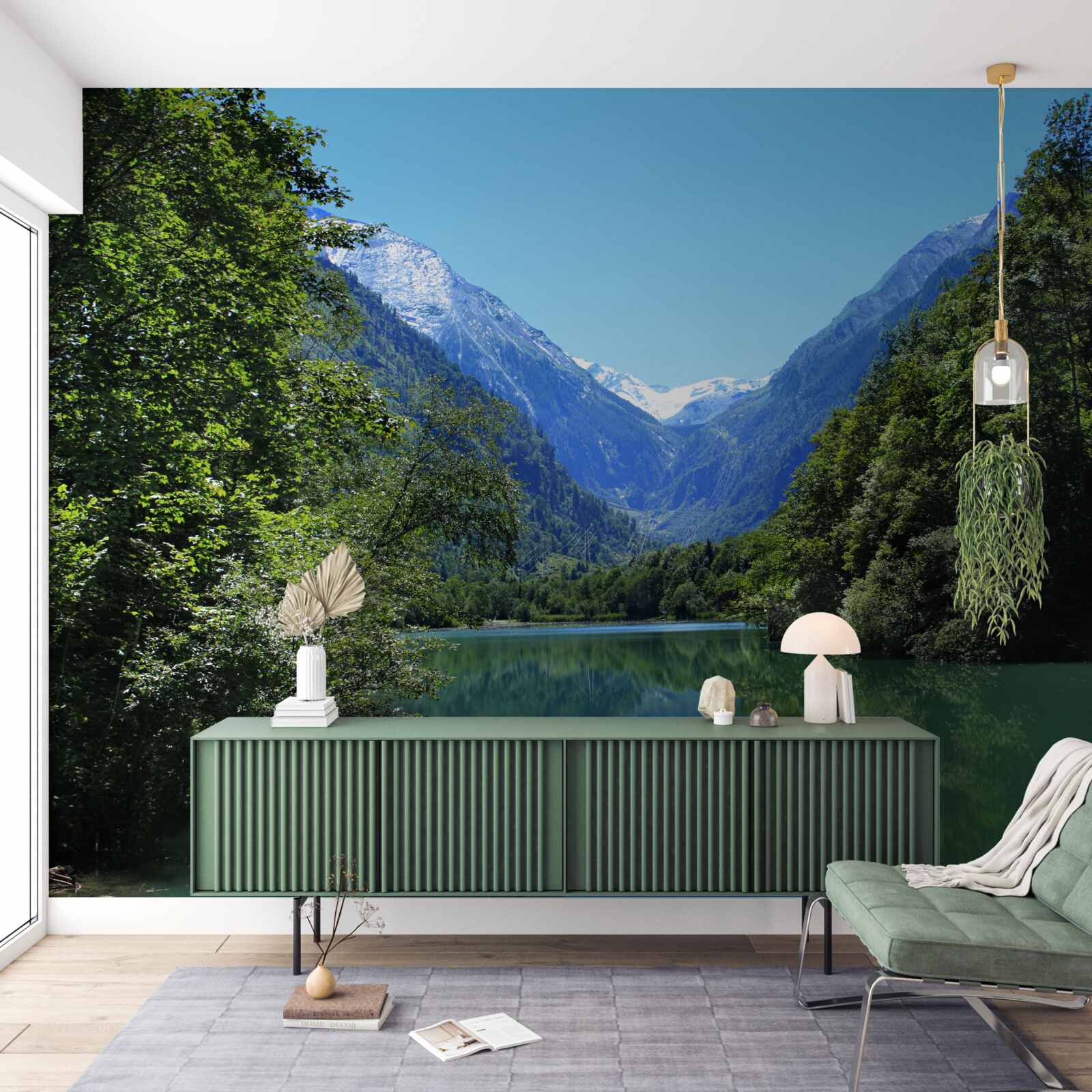 Fototapeta pokojná vodná plocha ukrytá v hustom lese na svahoch hôr