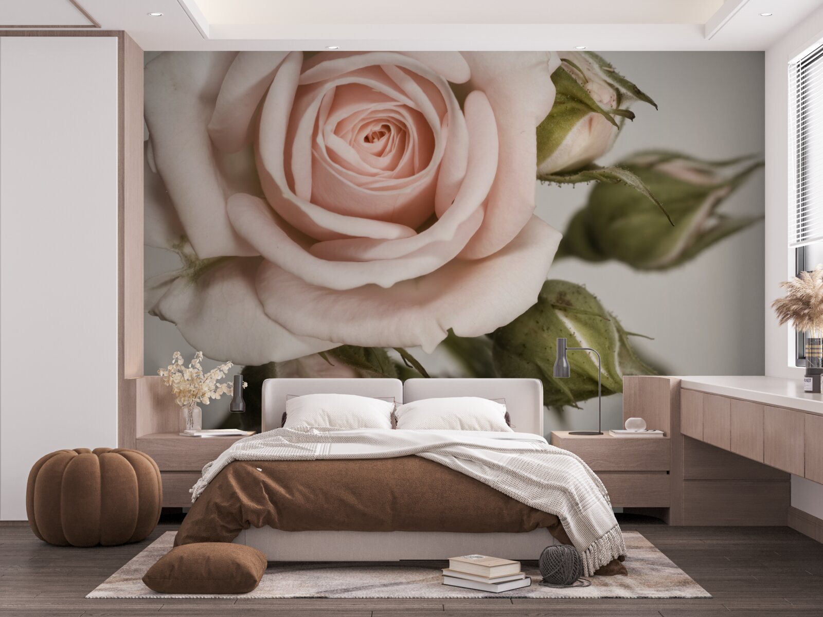 Fototapeta ruža v odtieni púdrovej ružovej a jej kvetné puky