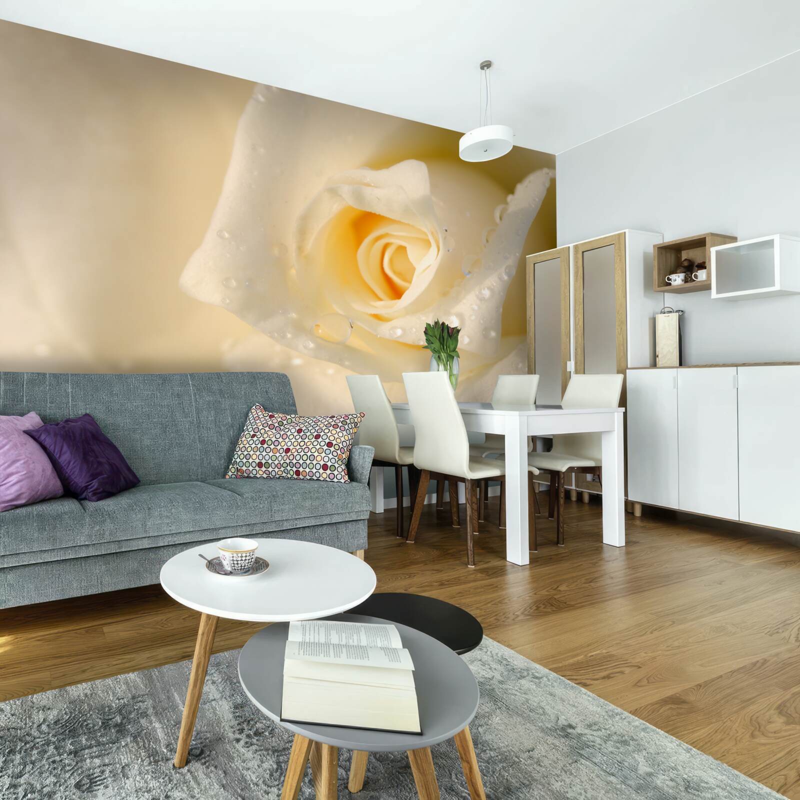 Fototapeta ruža v kvapkách, maľovaná na bielo