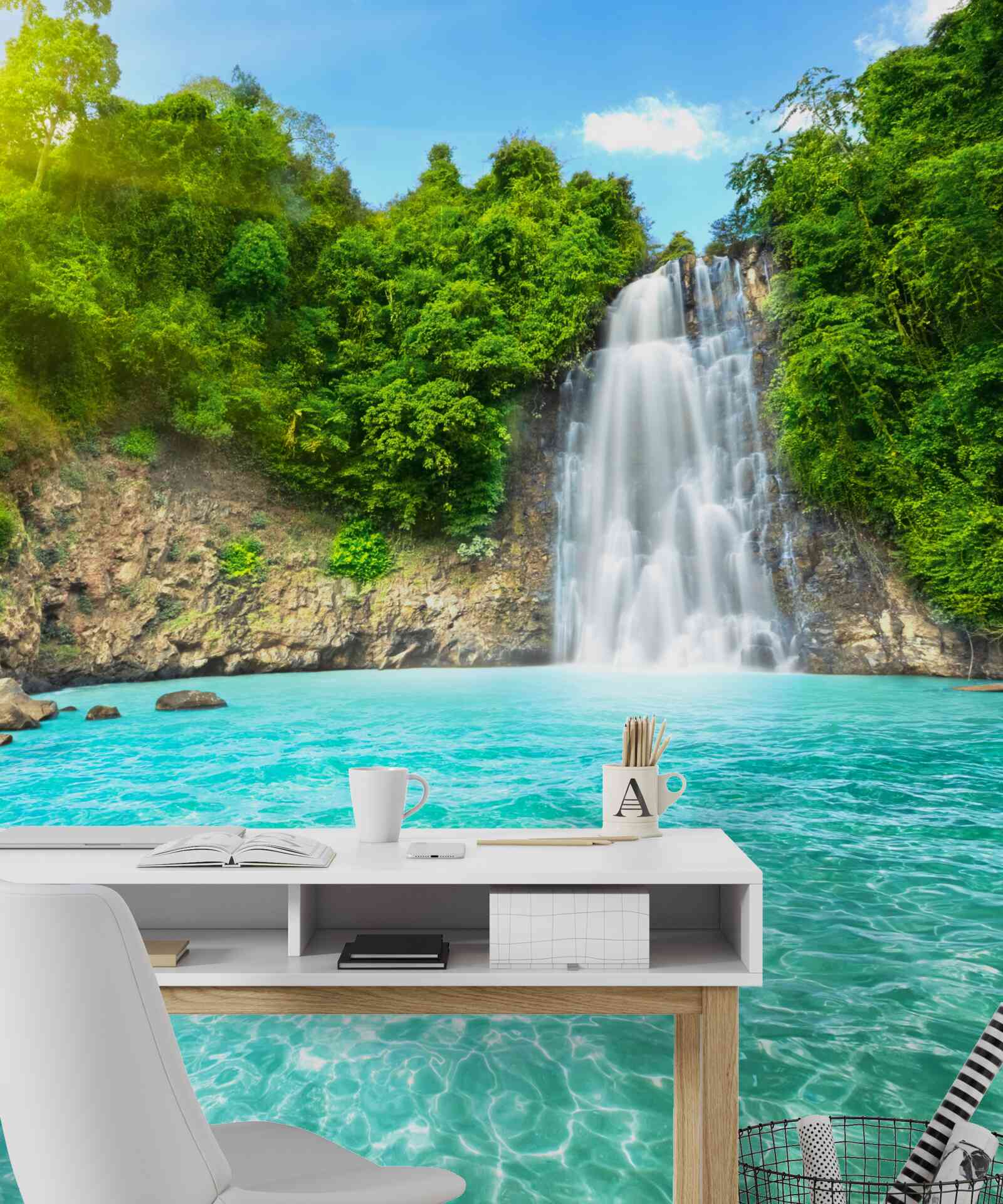 Fototapeta vody horského vodopádu, čisté ako krištáľ, v púšti