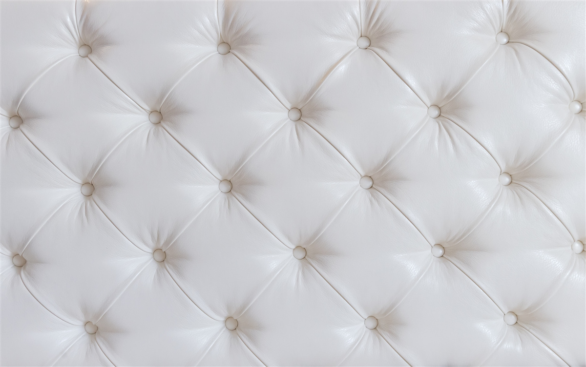 Fototapeta biele kožené čalúnenie so štrasovým zdobením