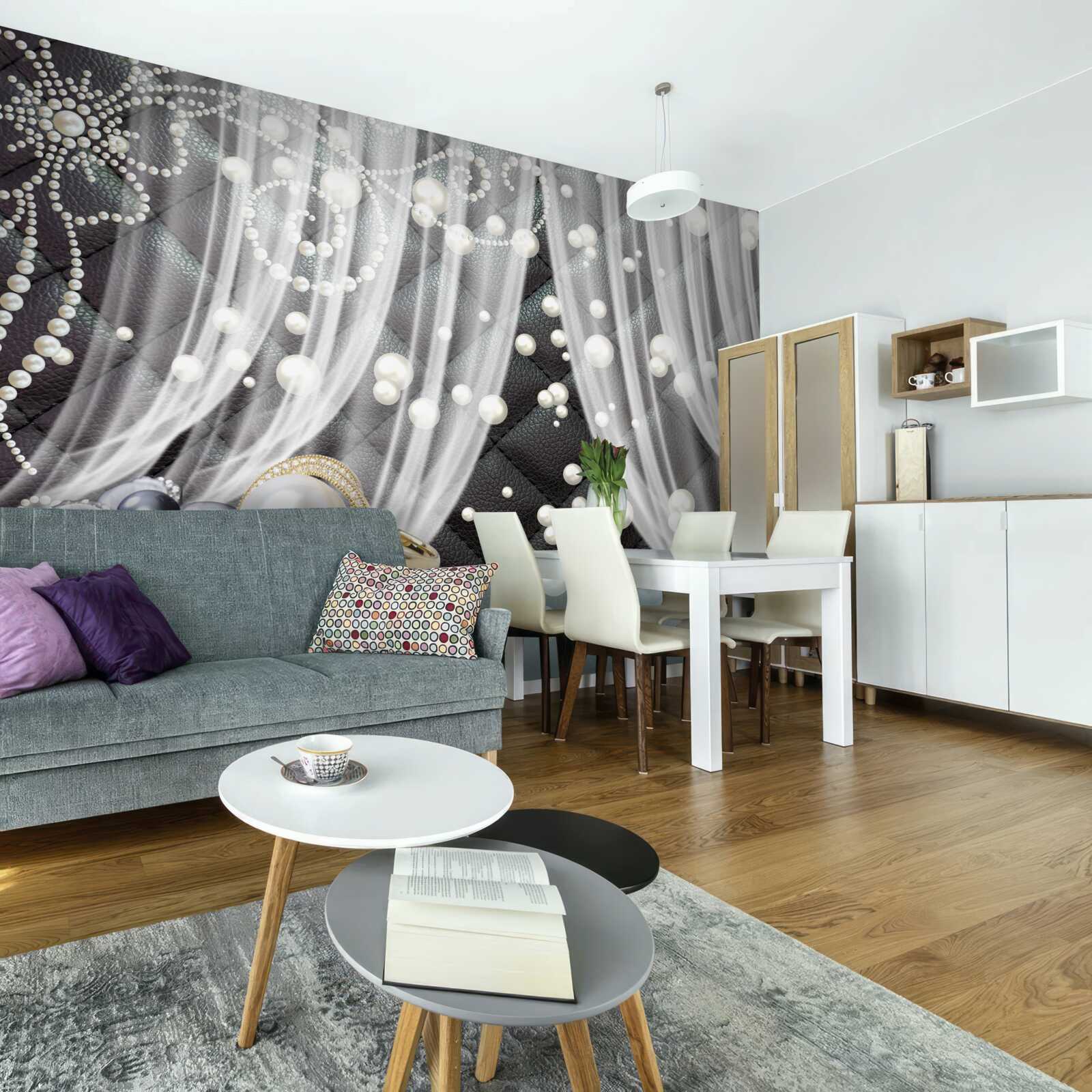 Fototapeta zlaté dekorácie a biele závesy