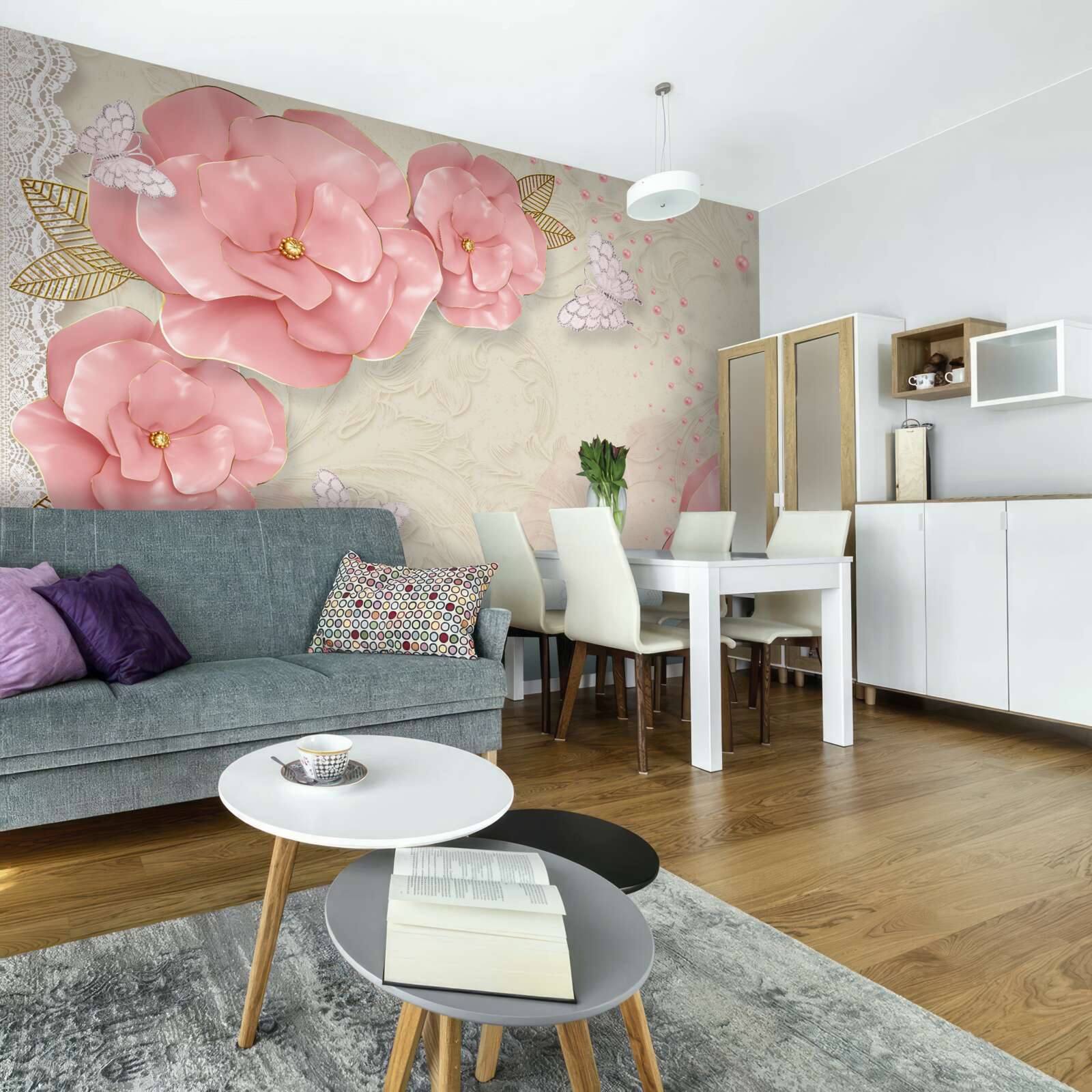 Fototapeta pôsobivé ružové púčiky a čisto biele nočné motýle