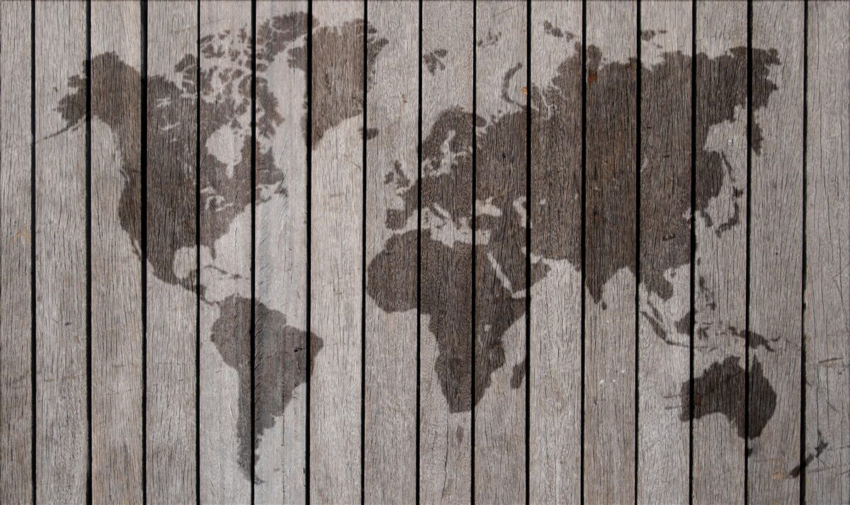 Fototapeta mapa sveta na drevených doskách