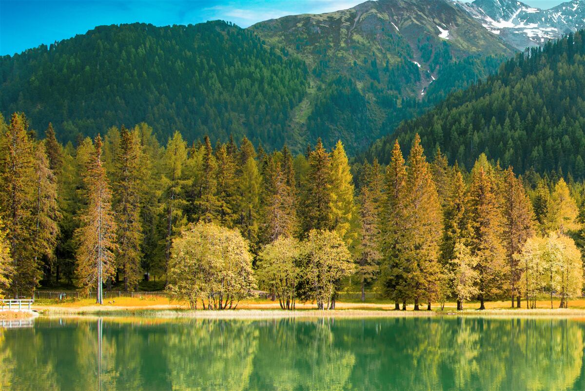 Fototapeta horské jazero v jesennej krajine