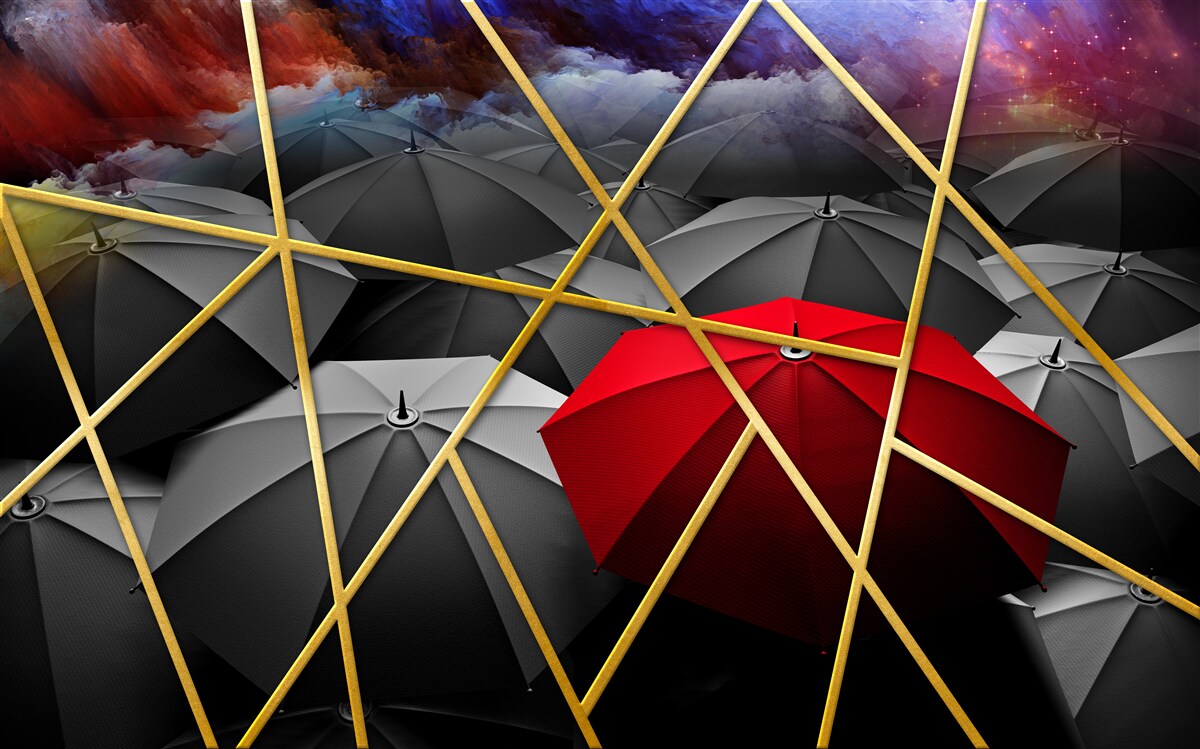 Fototapeta zlatá sieťovina na sivom pozadí zvýraznená červeným dáždnikom