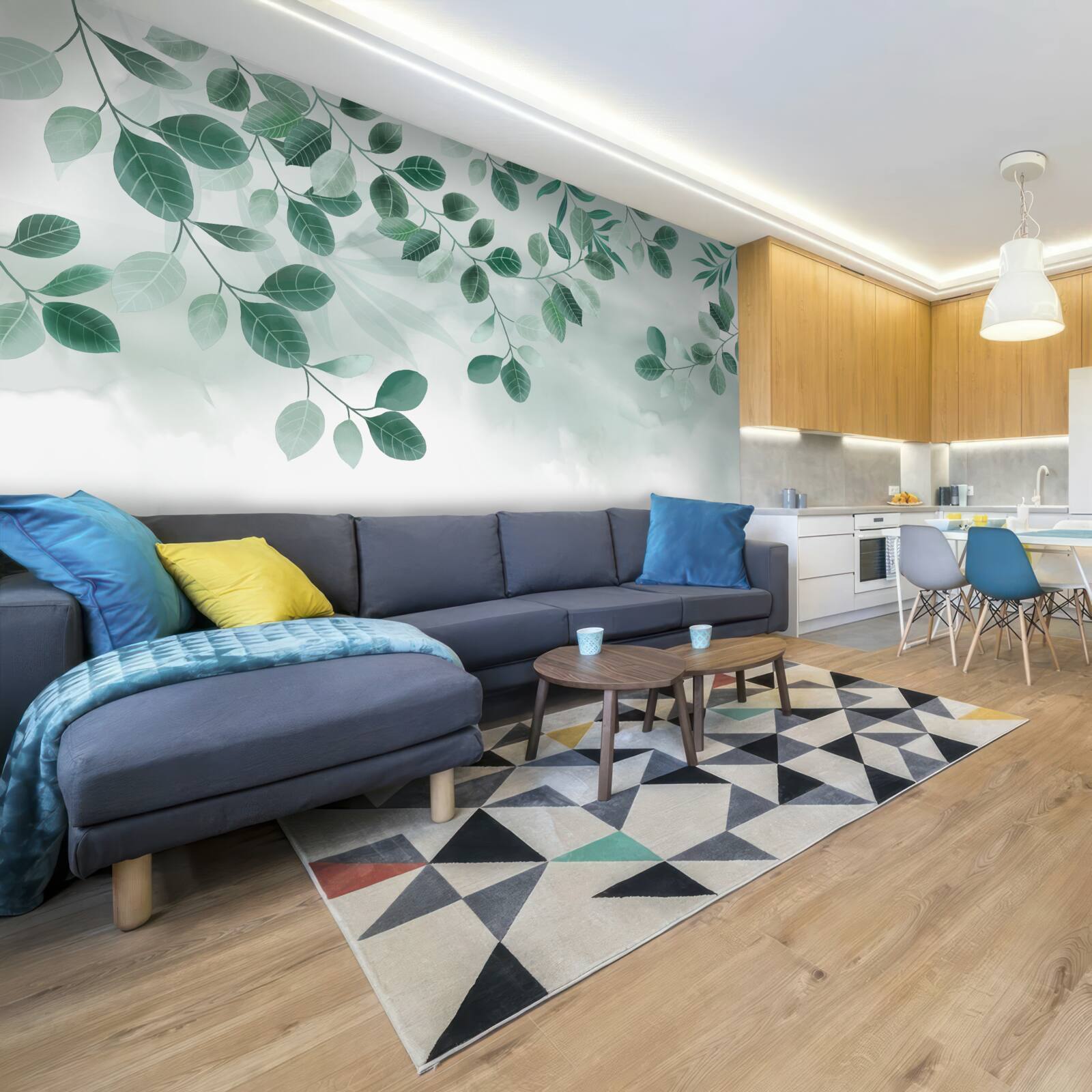 Fototapeta konáre so zelenými listami rozprestretými proti oblohe