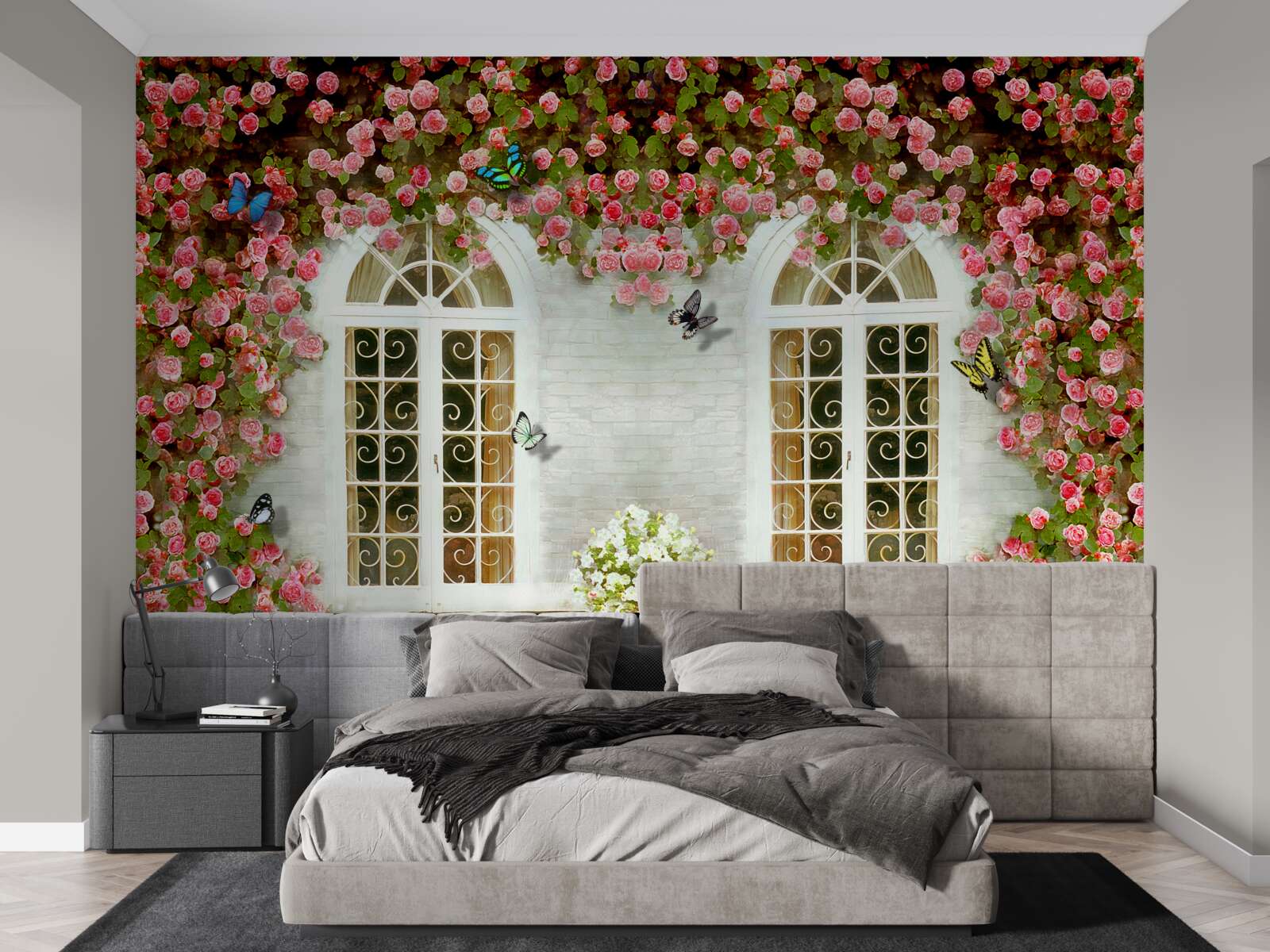 Fototapeta okná sú obklopené rozkvitnutými ružami