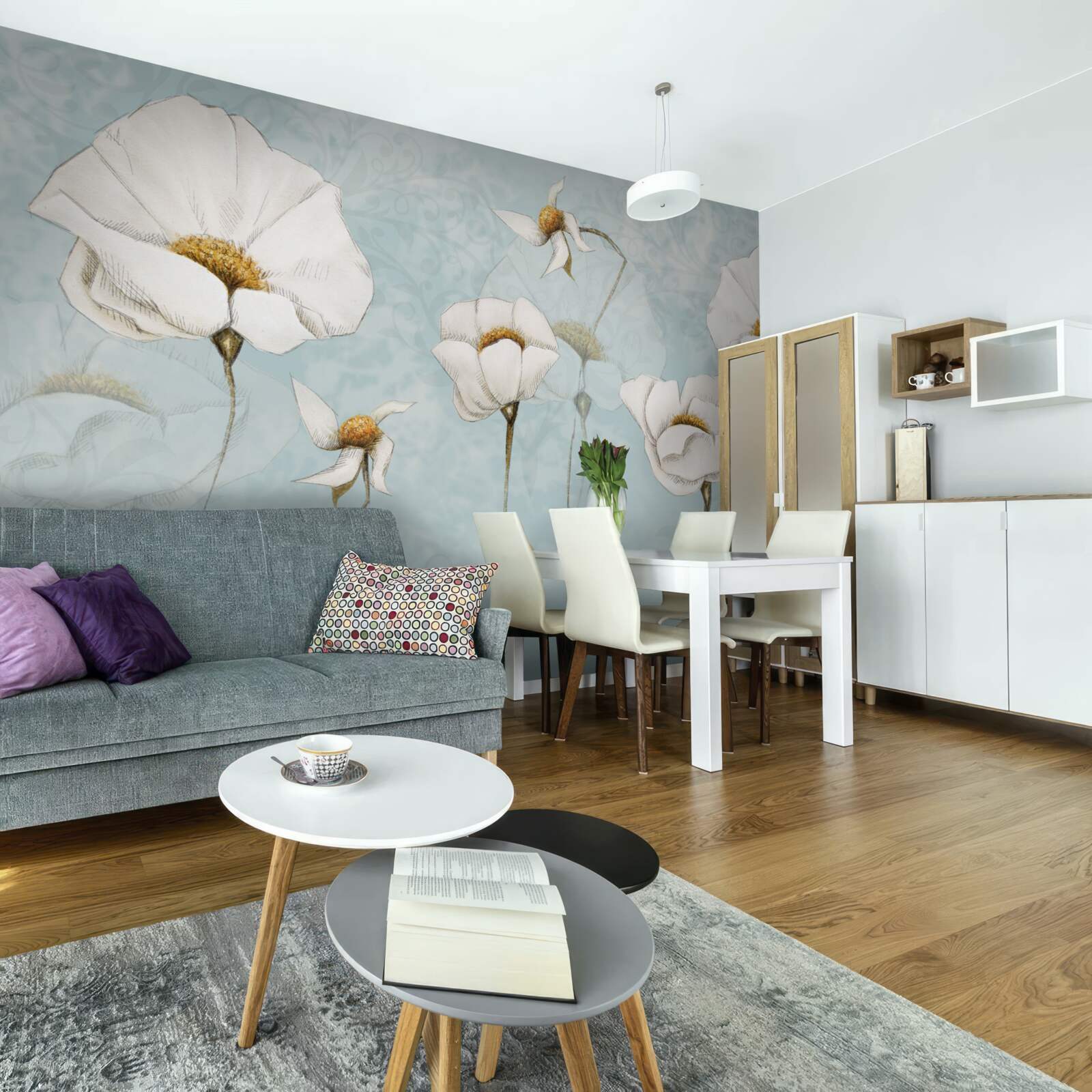 Fototapeta makovice sú snehobiele, nasadené na vysokých jemných kmeňoch