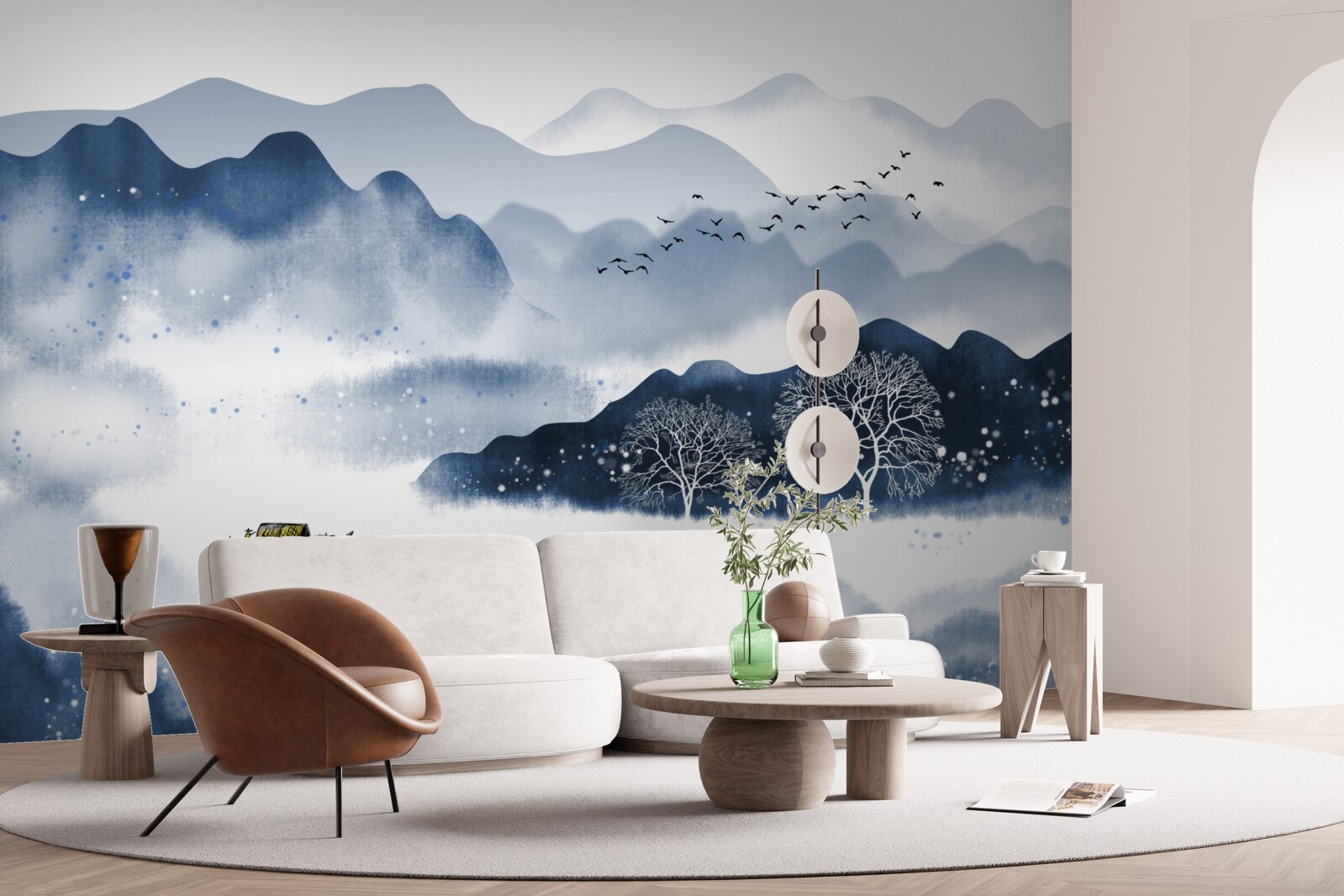 Fototapeta pozdĺž tichej horskej nádrže pomaly pláva rybár