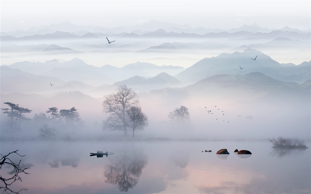 Fototapeta ranná hmla nad vodou jazera