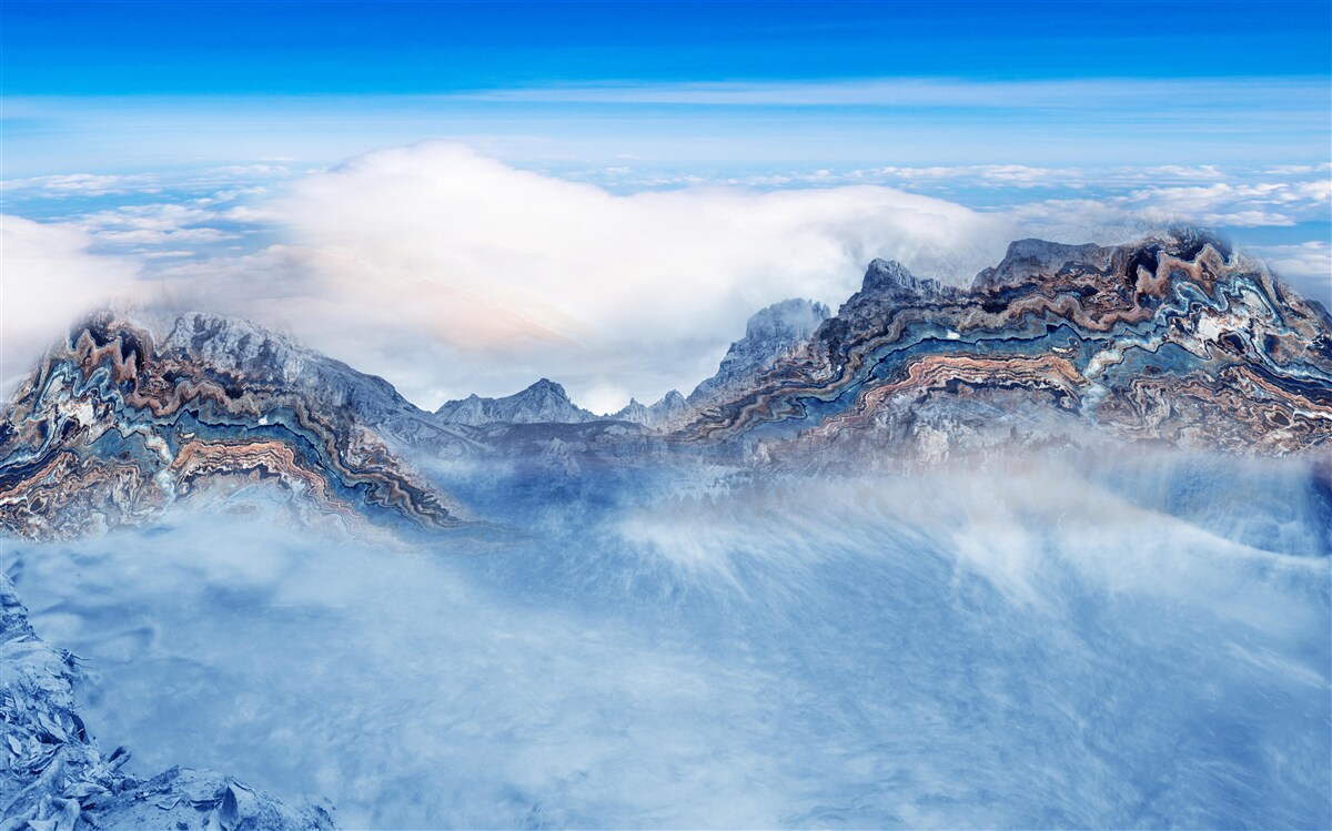 Fototapeta skalnaté štíty sú zahalené v hustej hmle