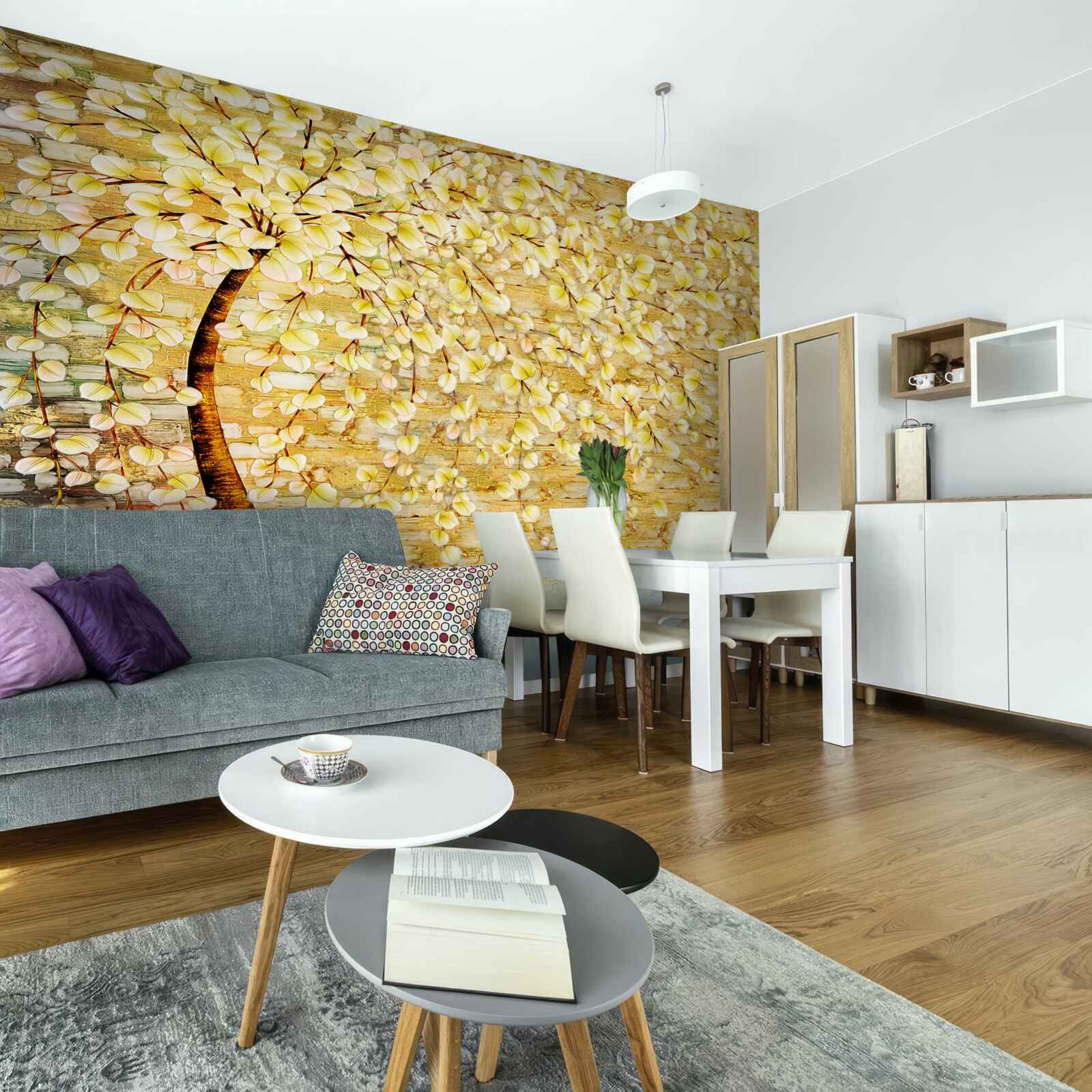 Fototapeta strom posiaty bielymi a žltými kvetmi