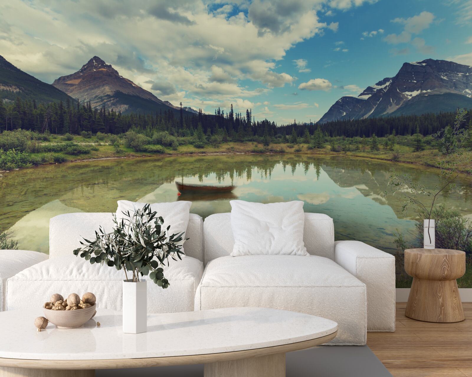 Fototapeta vodná plocha obklopená horami so skalnatými štítmi