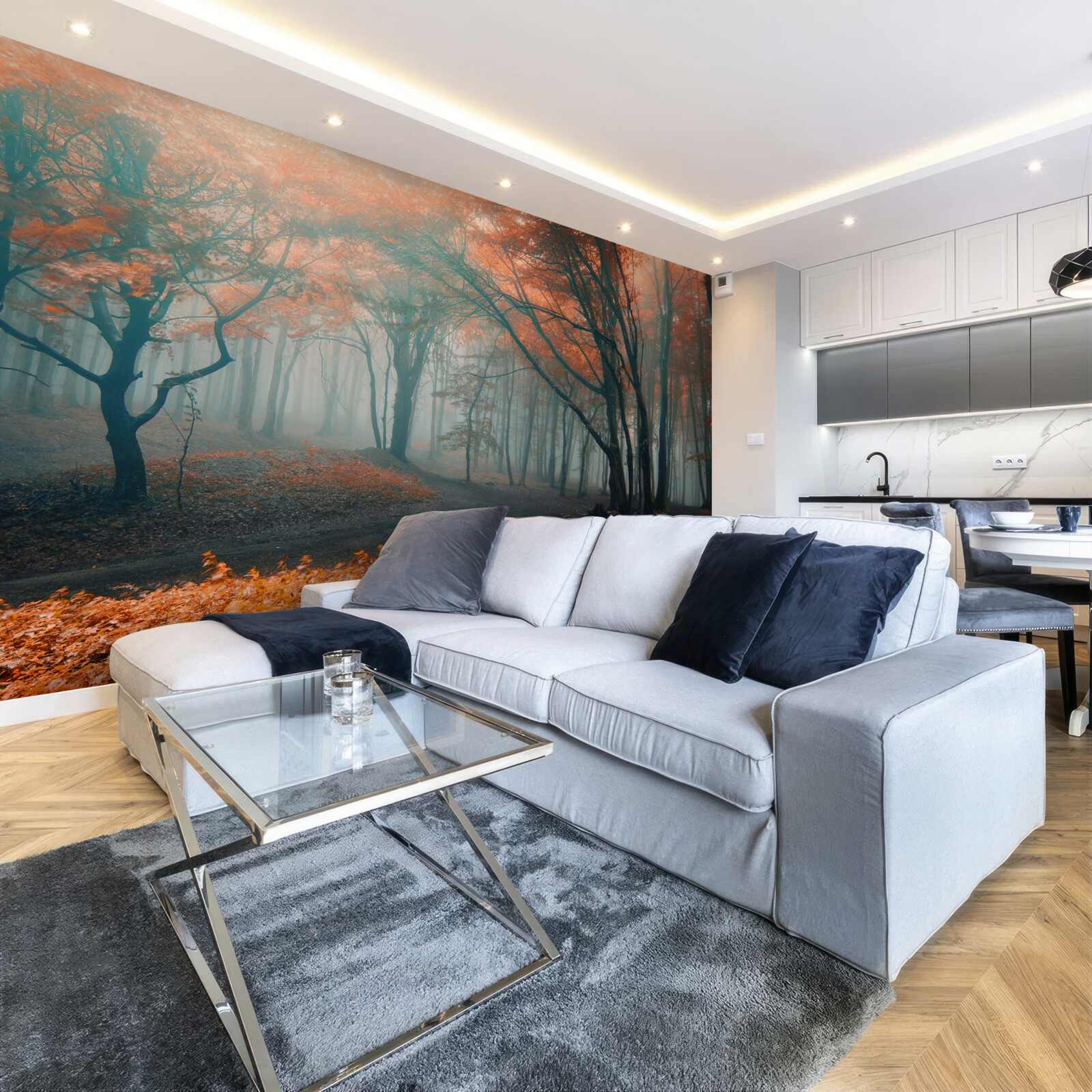 Fototapeta Cesta jesenným lesom zahaleným v hmle