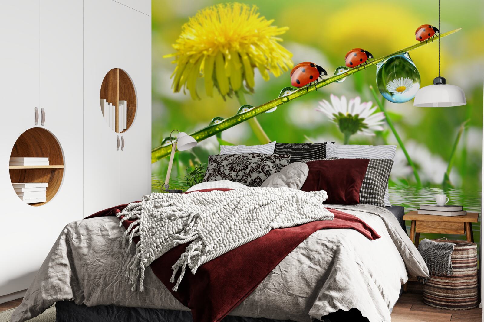 Fototapeta lienka a púpava po búrke