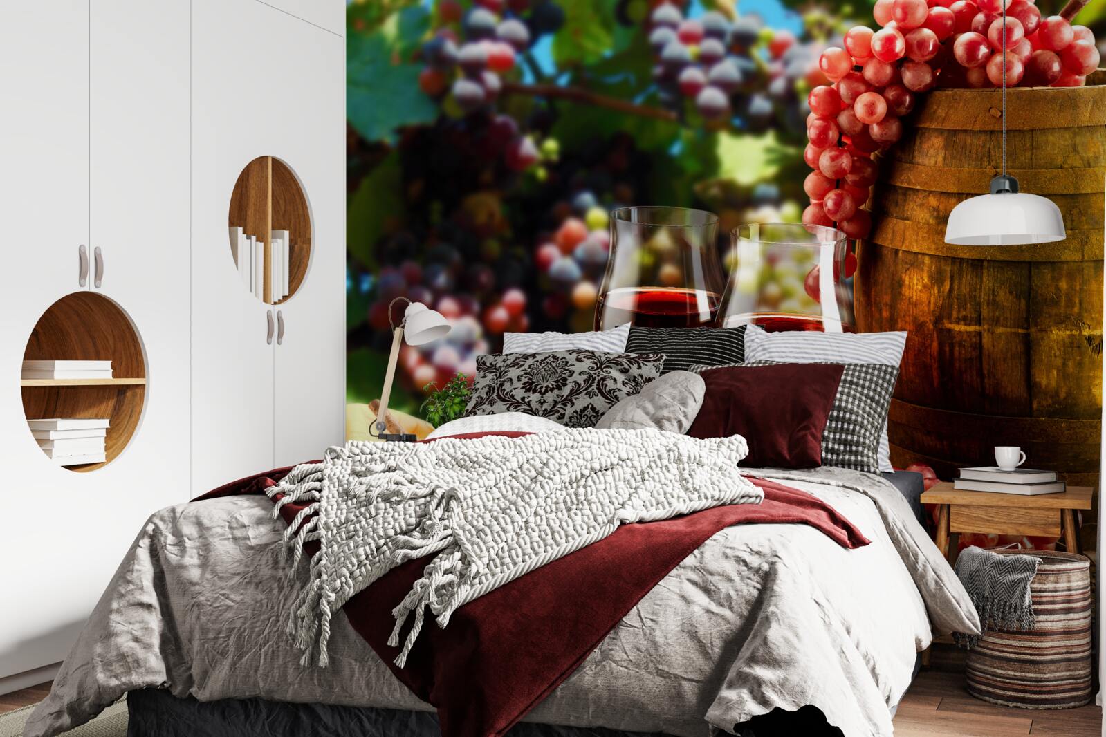 Fototapeta strapce hrozna tvoria pozadie pre poháre naplnené vínom