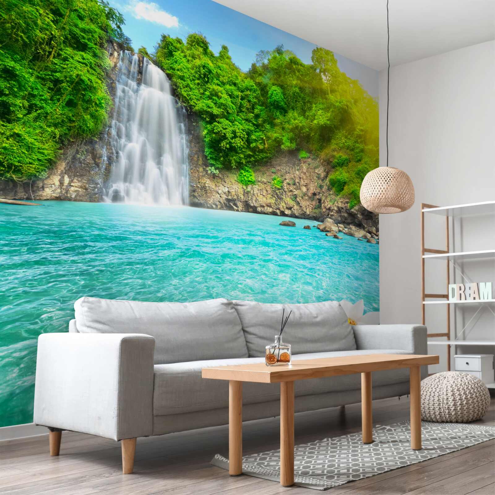 Fototapeta vodopád v horách a zafírové jazero