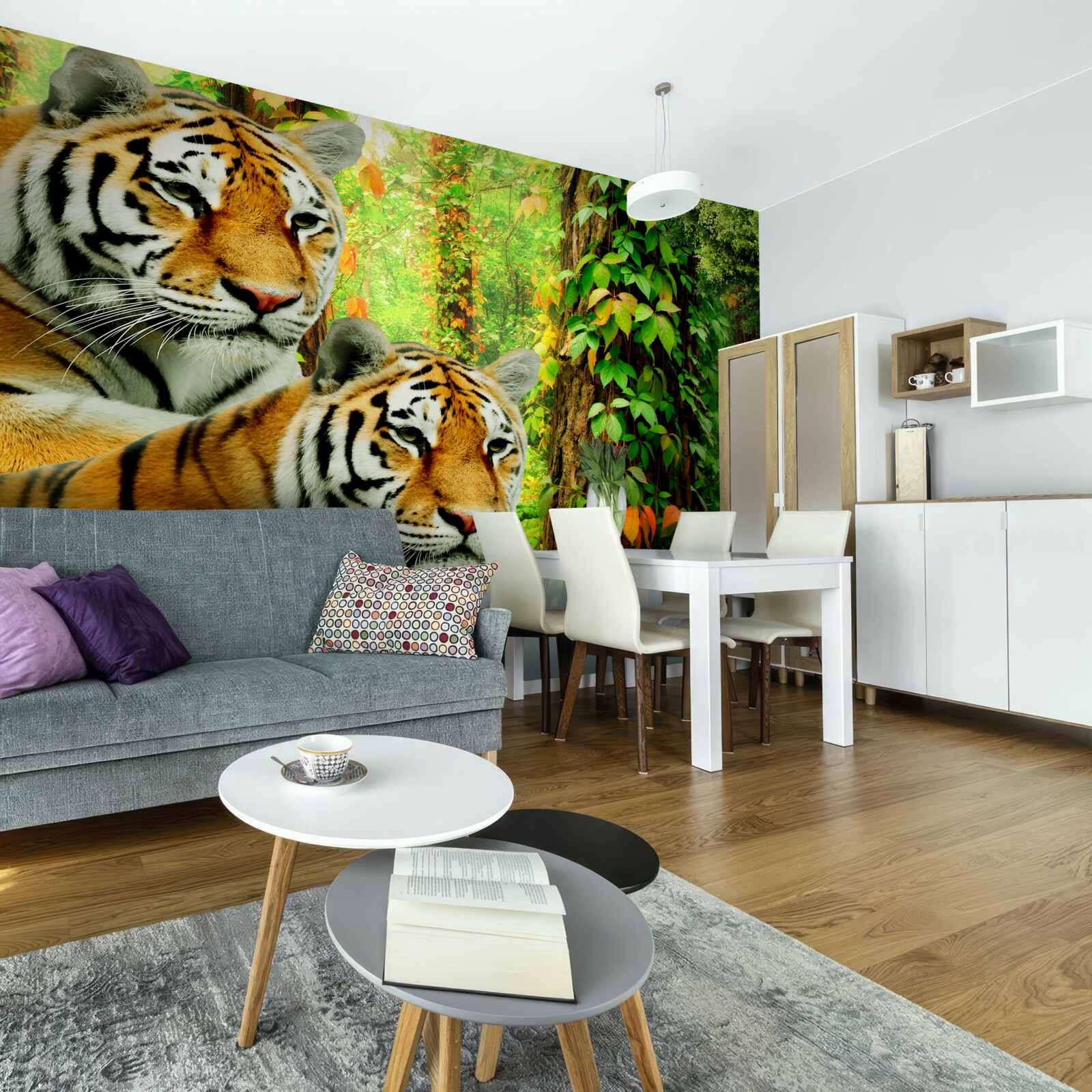 Fototapeta tigrí rodinka v zelenej húštine lesa