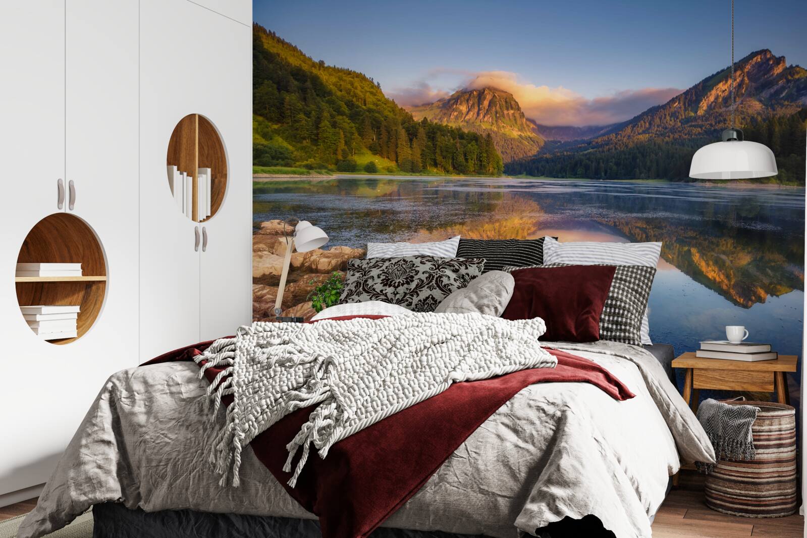 Fototapeta západ slnka nad pokojným horským jazerom