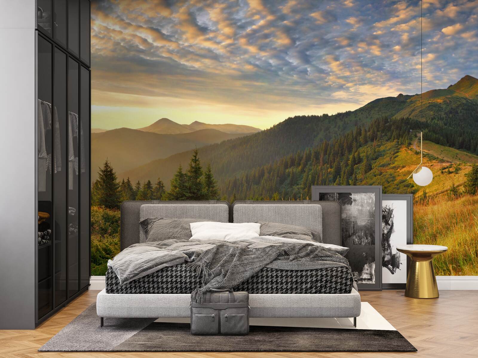 Fototapeta oblaky nad horami sú vymaľované teplými farbami západu slnka