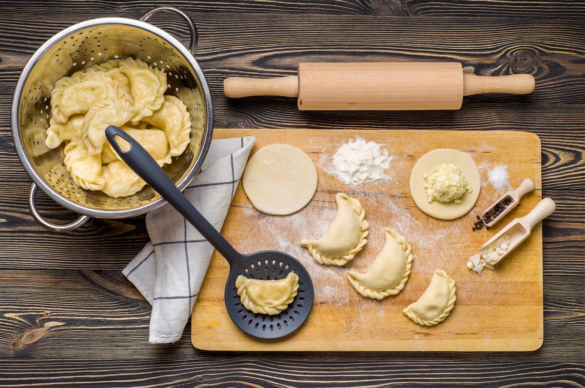 Fototapeta starostlivý postup prípravy knedlí