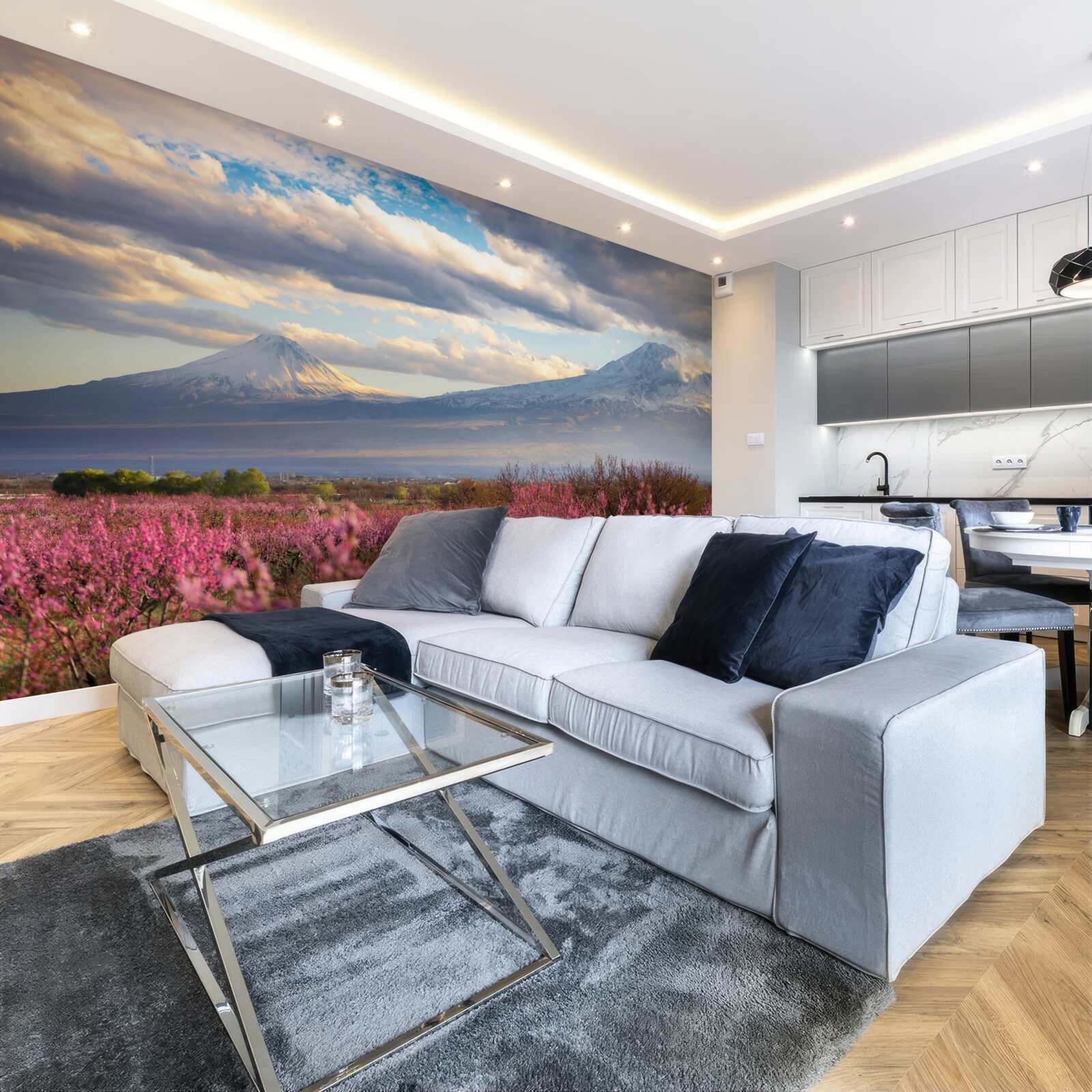 Fototapeta na úpätí hôr hrdo kvitnú čerešňové kvety