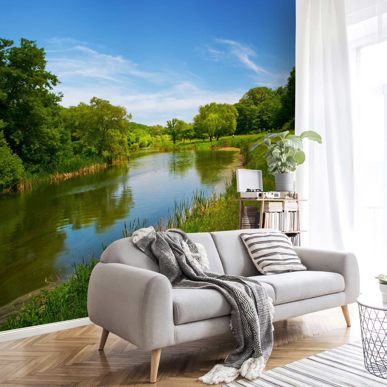 Fototapeta zelená lúka, cez ktorú preteká pokojná voda