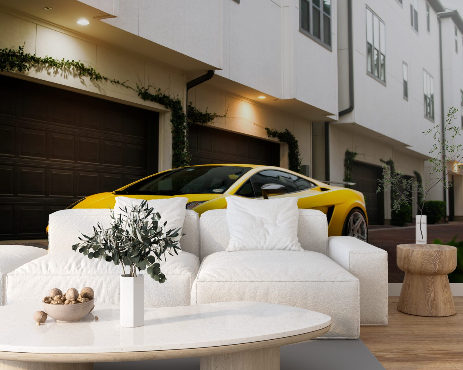 Fototapeta štýlové žlté auto pri dome