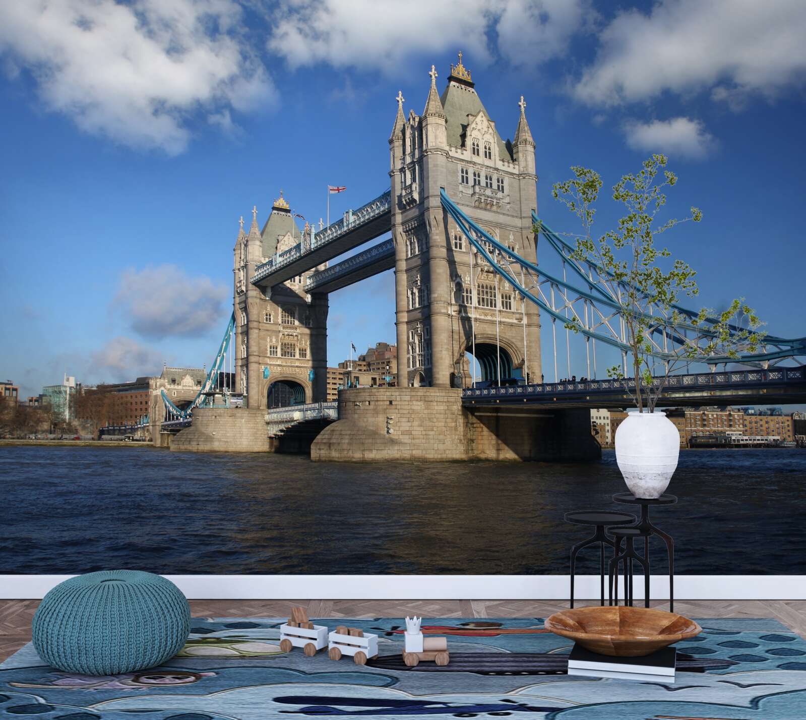 Fototapeta vežový most tiahnuci sa nad pokojnou hladinou rieky