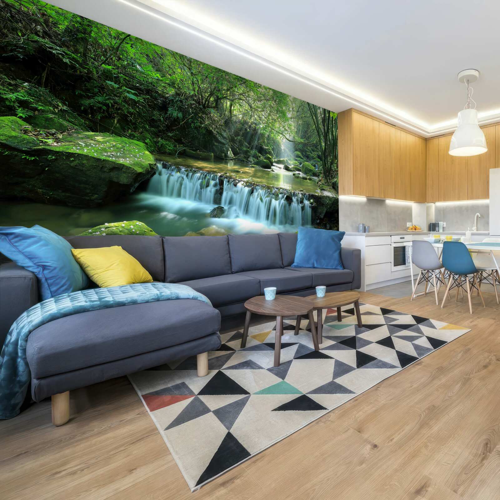 Fototapeta vodopád, ktorý sa medzi zeleňou hlasno rozlieva širokými potokmi, osvetlený slnečnými lúčmi