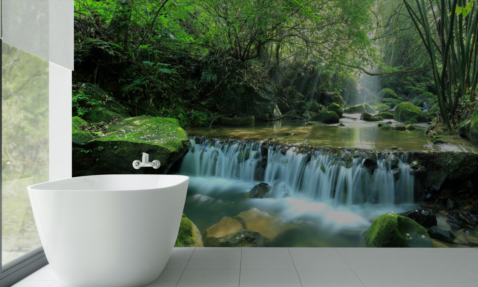 Fototapeta vodopád, ktorý sa medzi zeleňou hlasno rozlieva širokými potokmi, osvetlený slnečnými lúčmi