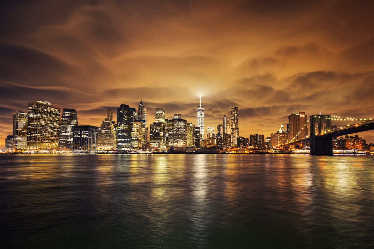 Fototapeta západ slnka je osvetlený žiarou nočných lámp