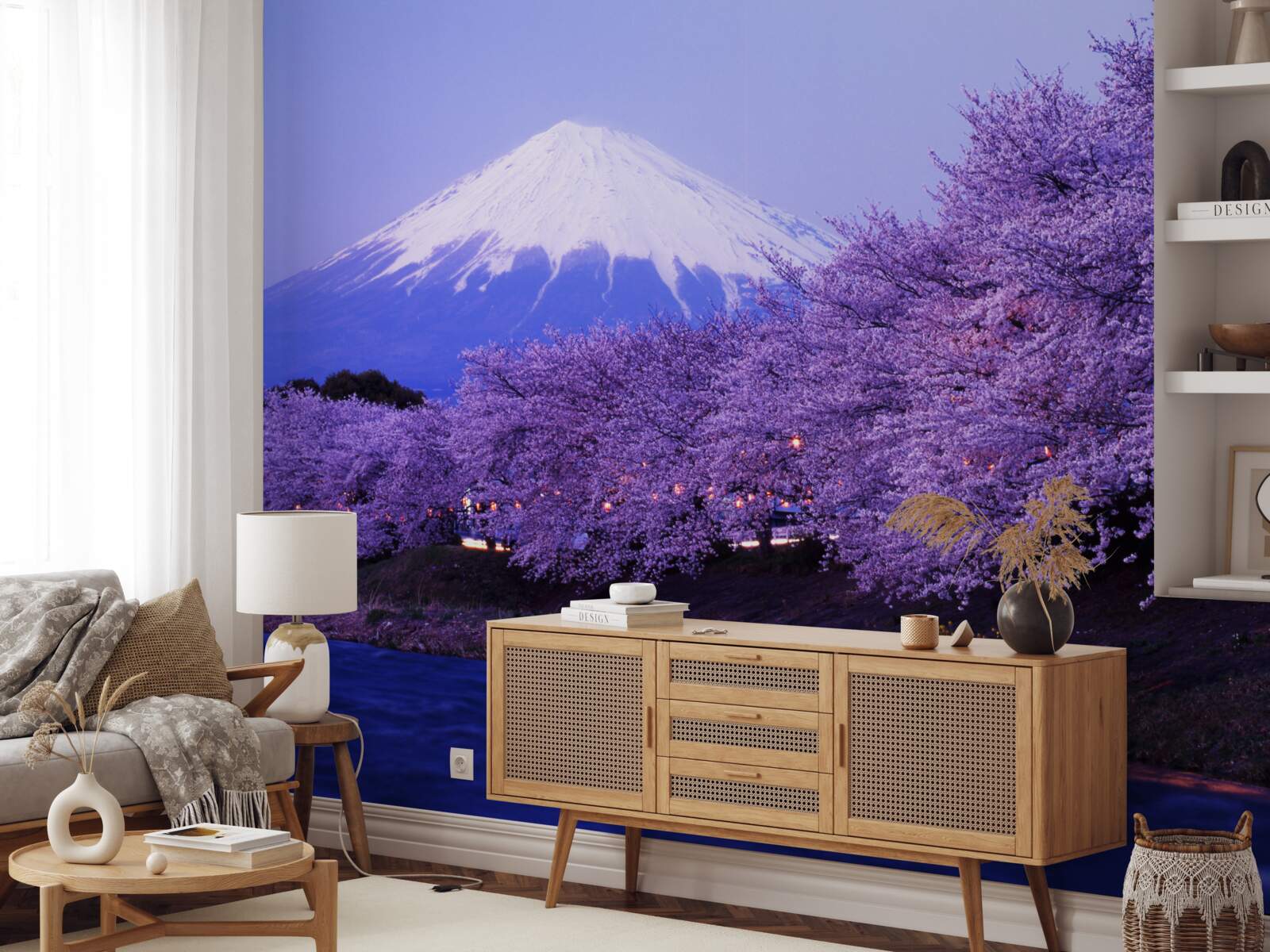 Fototapeta orgovánové kvety na úpätí hory rastú blízko vody