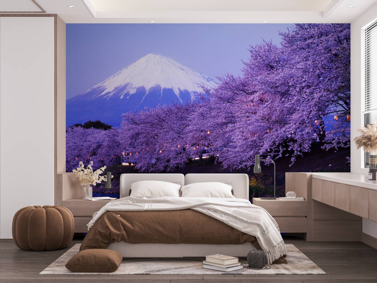 Fototapeta orgovánové kvety na úpätí hory rastú blízko vody