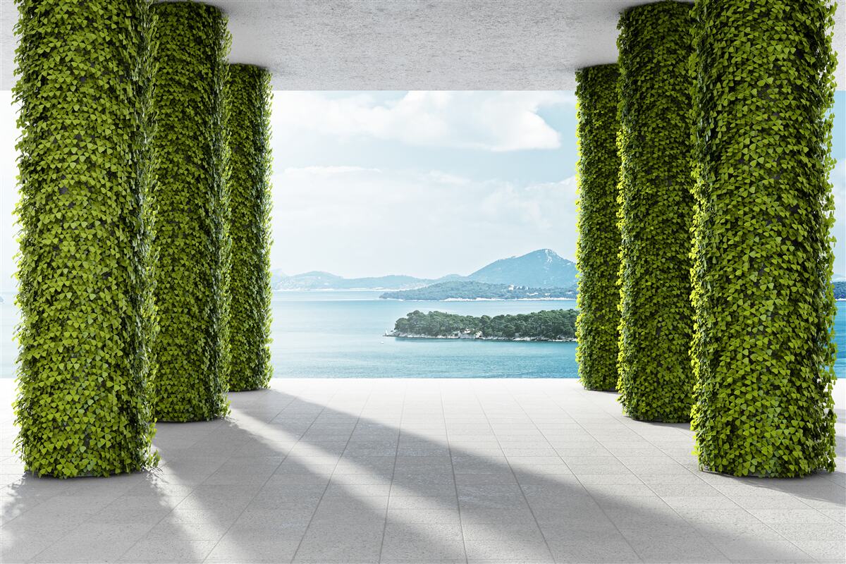 Fototapeta kolonáda medzi zeleňou vedúcou k moru