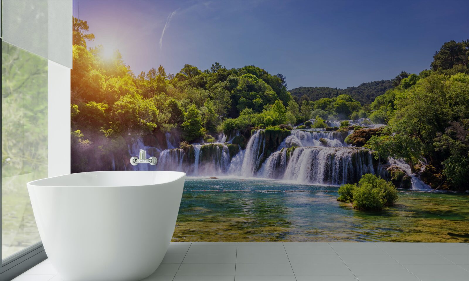 Fototapeta vodopád, rútiace sa vody pod padajúcim súmrakom, vydáva hlasný zvuk